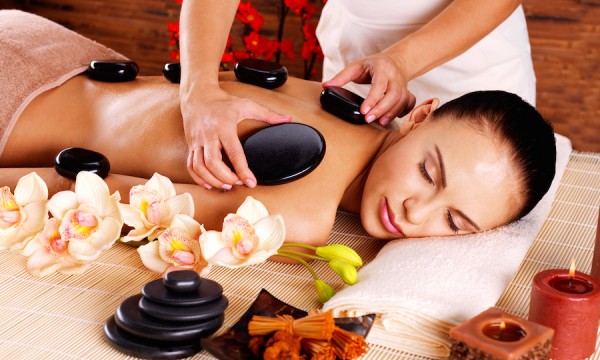 Hot stone (masaža vrućim vulkanskim kamenjem)